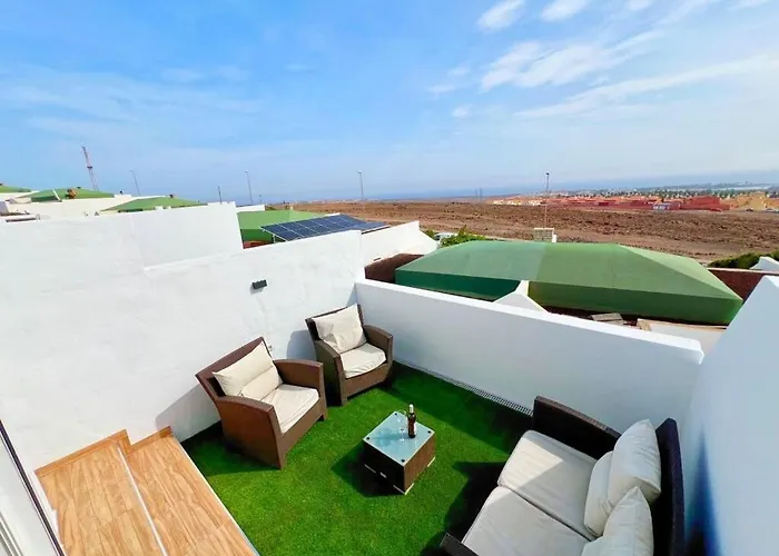 בית נופש With Sea View *